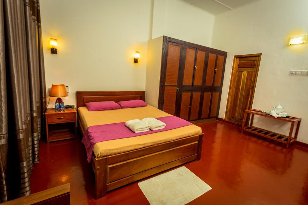 Dayanithi Guest House Jaffna Extérieur photo
