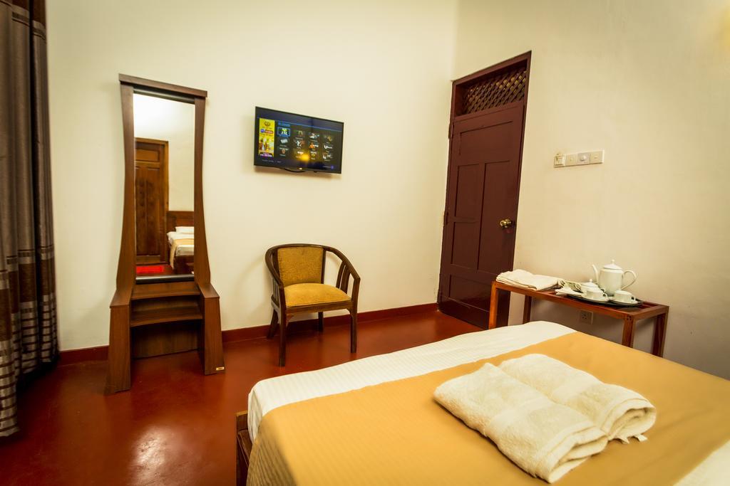 Dayanithi Guest House Jaffna Extérieur photo