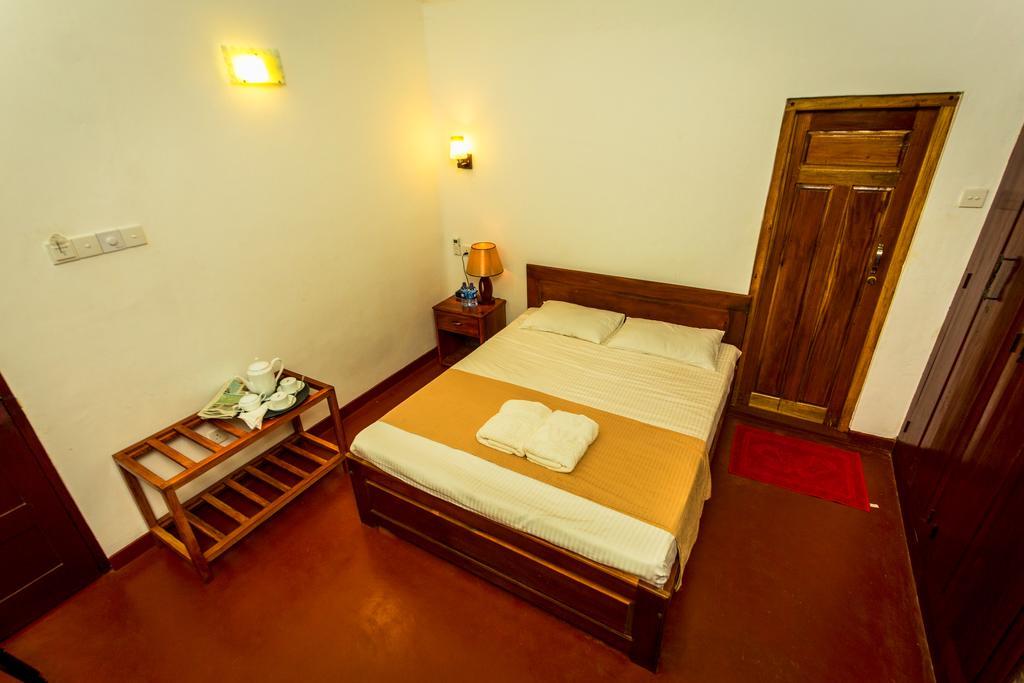 Dayanithi Guest House Jaffna Extérieur photo