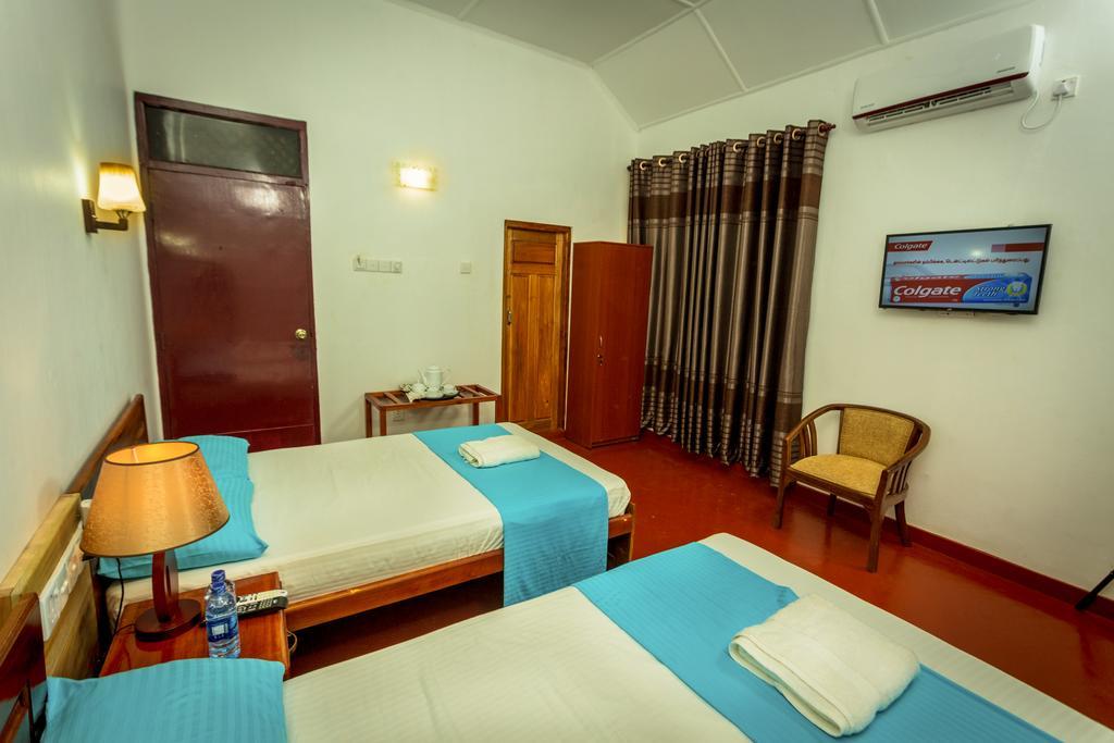 Dayanithi Guest House Jaffna Extérieur photo