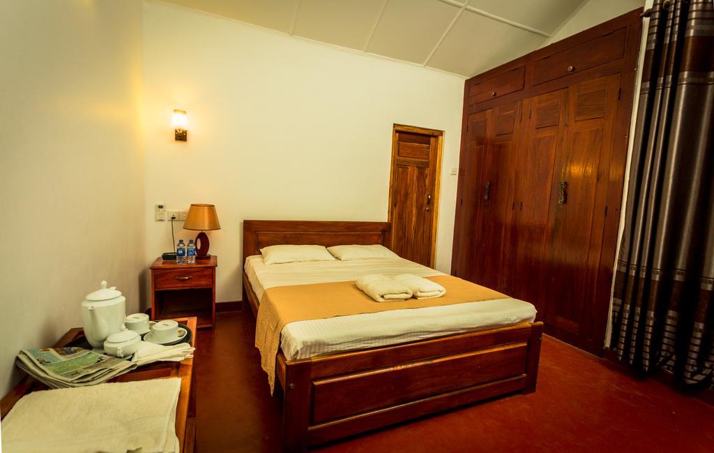 Dayanithi Guest House Jaffna Extérieur photo