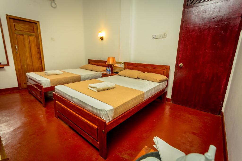 Dayanithi Guest House Jaffna Extérieur photo