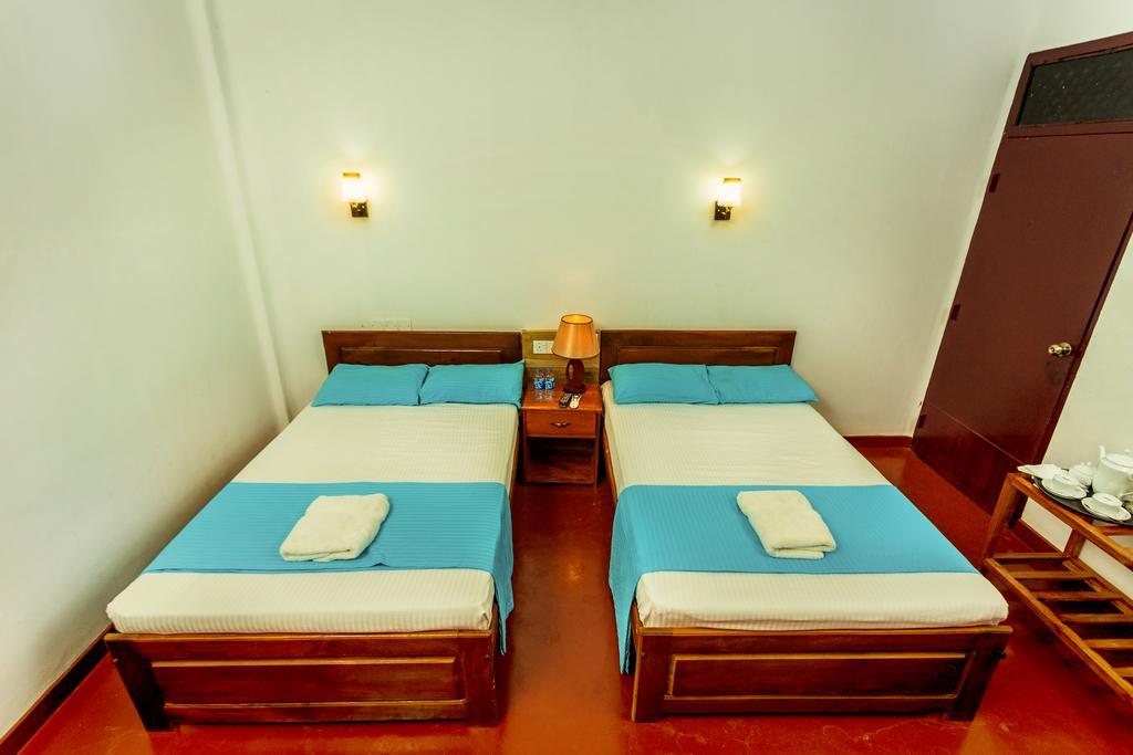 Dayanithi Guest House Jaffna Extérieur photo