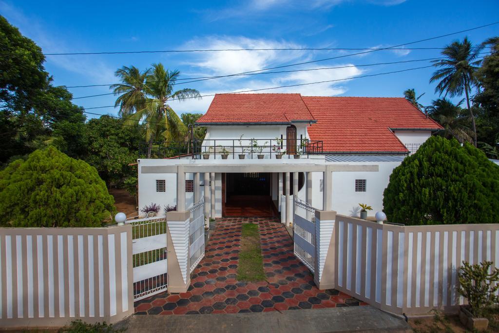 Dayanithi Guest House Jaffna Extérieur photo