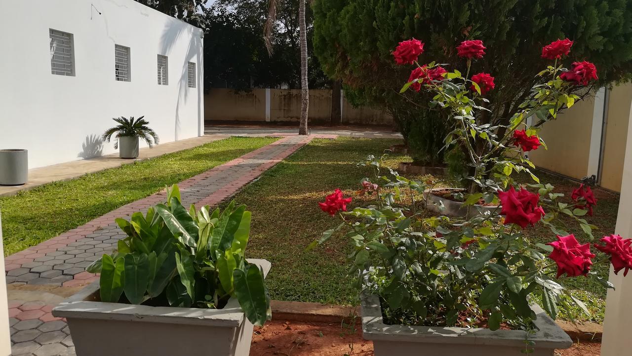 Dayanithi Guest House Jaffna Extérieur photo